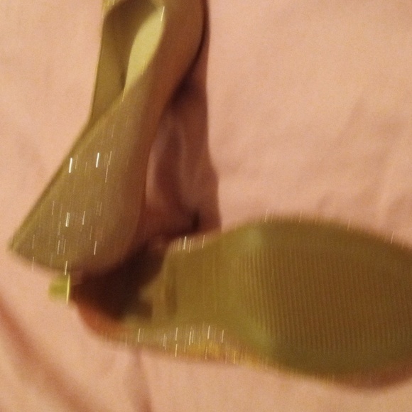 Lov mark high heel shoe. Gold glitter - Picture 2 of 5